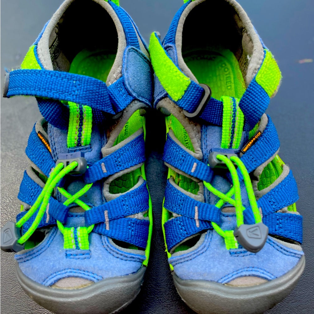Boy Keen Sandals, Size 11